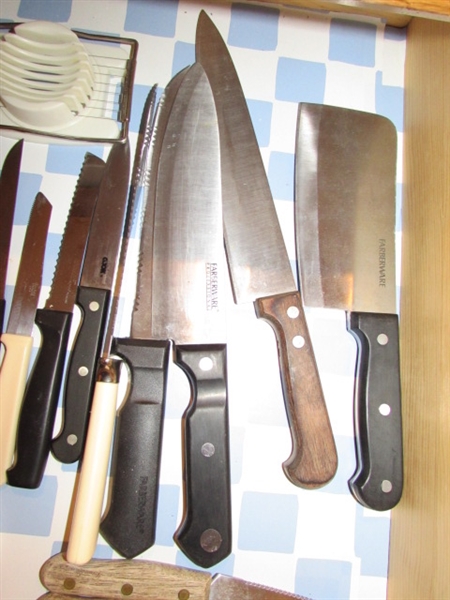 CONTENTS OF KNIFE DRAWER