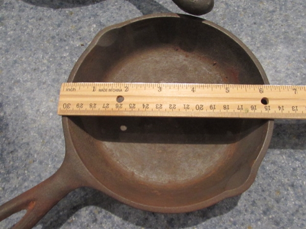 GRISWOLD CAST IRON SKILLET & 3 OTHER SMALL SKILLETS