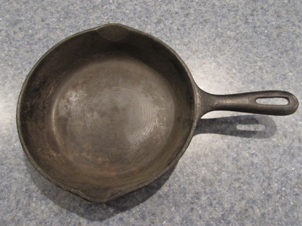 GRISWOLD CAST IRON SKILLET & 3 OTHER SMALL SKILLETS