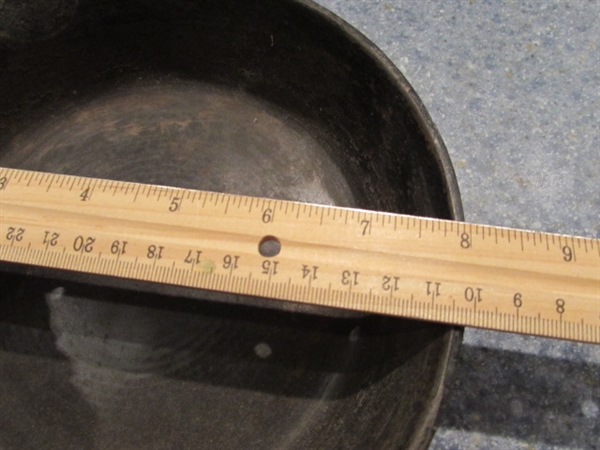 GRISWOLD CAST IRON SKILLET & 3 OTHER SMALL SKILLETS