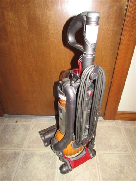 DYSON DC15 BALL VACUUM CLEANER