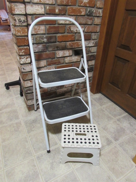 FOLDING STEP STOOLS