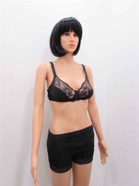 MANNEQUIN W/3 WIGS & 2 STYROFOAM HEAD FORMS