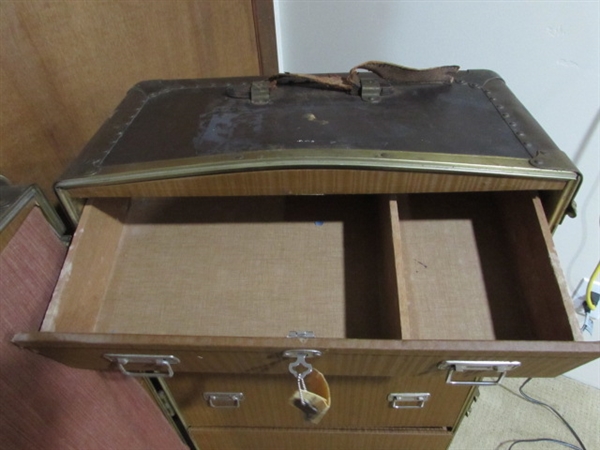 ANTIQUE WARDROBE TRAVEL TRUNK W/KEYS