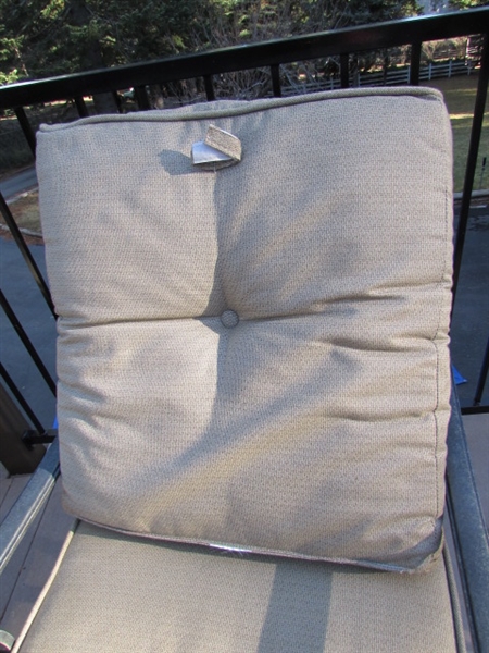 PAIR OF METAL LOUNGE CHAIRS W/CUSHIONS