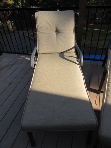 PAIR OF METAL LOUNGE CHAIRS W/CUSHIONS