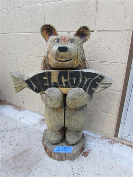 CHAINSAW CARVED BEAR WITH WELCOME FISH