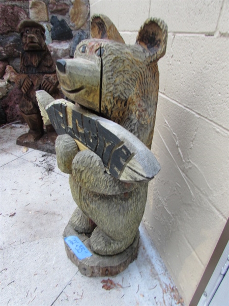 CHAINSAW CARVED BEAR WITH WELCOME FISH