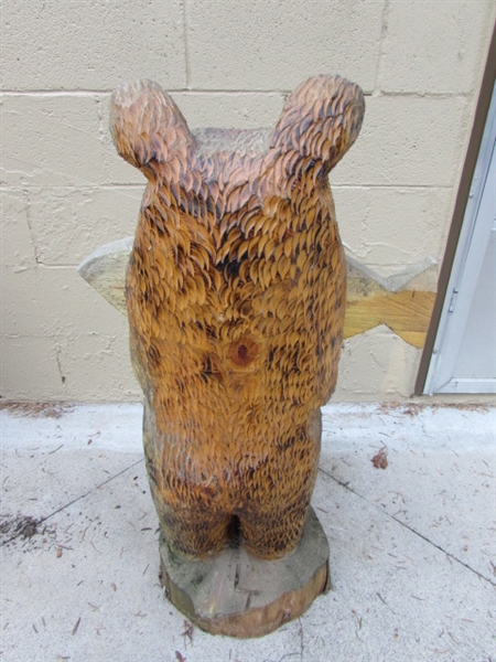 CHAINSAW CARVED BEAR WITH WELCOME FISH