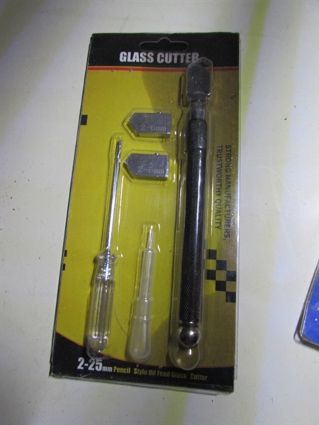 GLASS CUTTER SET & HEAVY DUTY SUCTION CUP