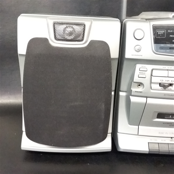 Lenoxx Sound Compact Disc Player AM/FM Stereo Cassette Recorder With Detachable Speakers