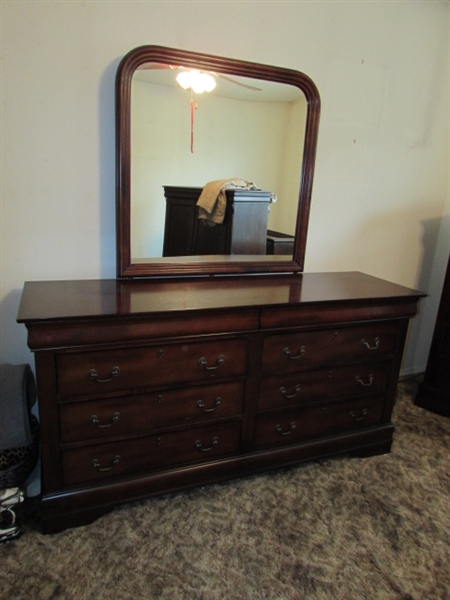 6 Drawer Ladies Dresser with Mirror