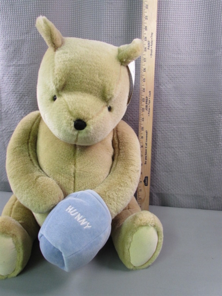 Vintage Plush Gund Classic Pooh 18