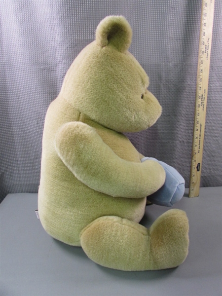 Vintage Plush Gund Classic Pooh 18