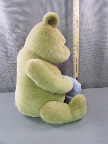 Vintage Plush Gund Classic Pooh 18