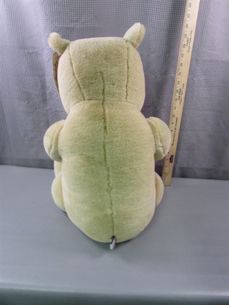 Vintage Plush Gund Classic Pooh 18