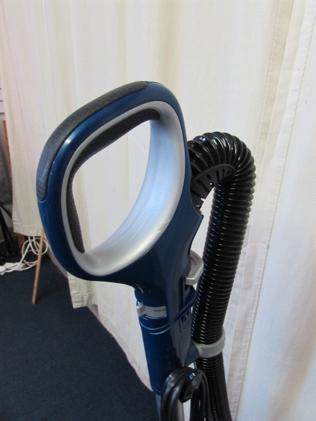 Shark Lift-Away Duo Clean Vacuum