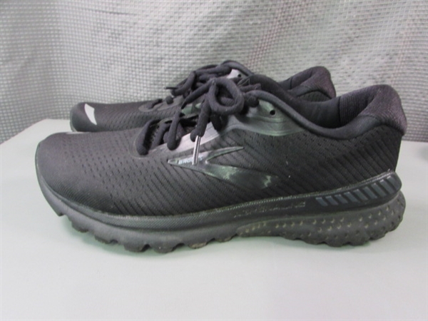 Women's 9.5 Brooks Running Shoes