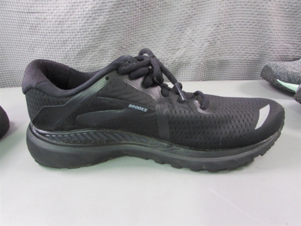 Women's 9.5 Brooks Running Shoes