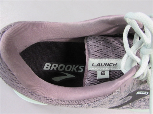 Women's 9.5 Brooks Running Shoes