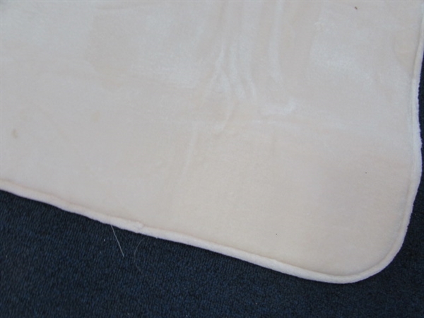 2'x4' Memory Foam Bath Mat with Non Slip Back