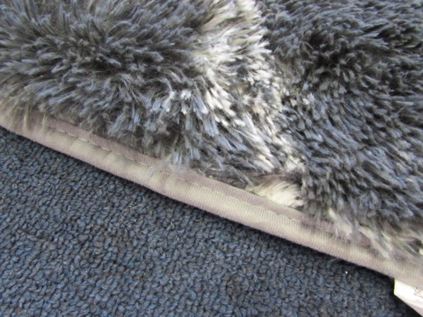 Shag Velvet Area Rug 4x6- Grey/White