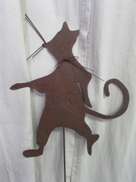 Rustic Mouse Yard Art