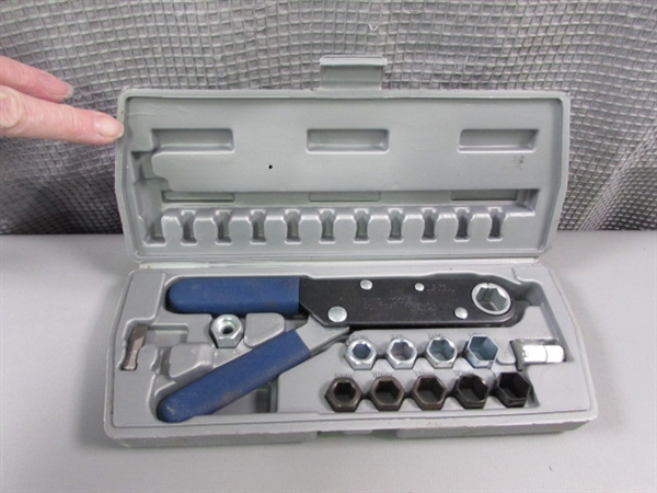 Squeeze Wrench