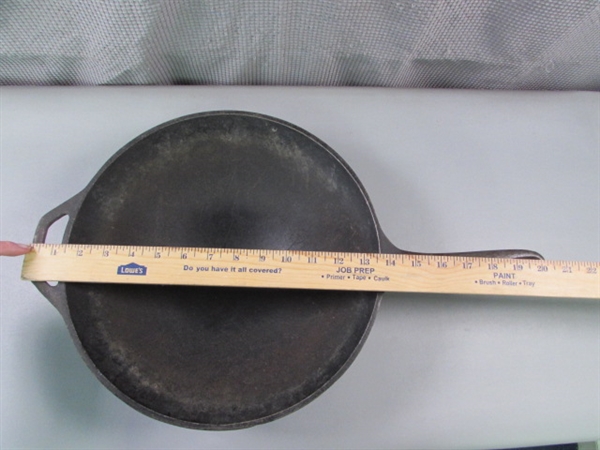 Lodge Cast Iron Skillet Stir Fry Wok 12