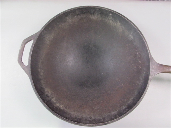 Lodge Cast Iron Skillet Stir Fry Wok 12