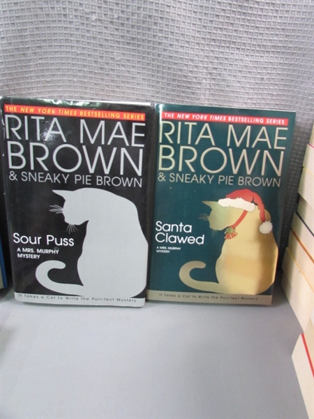 22 Book Collection Rita Mae Brown & Sneaky Pie Brown 