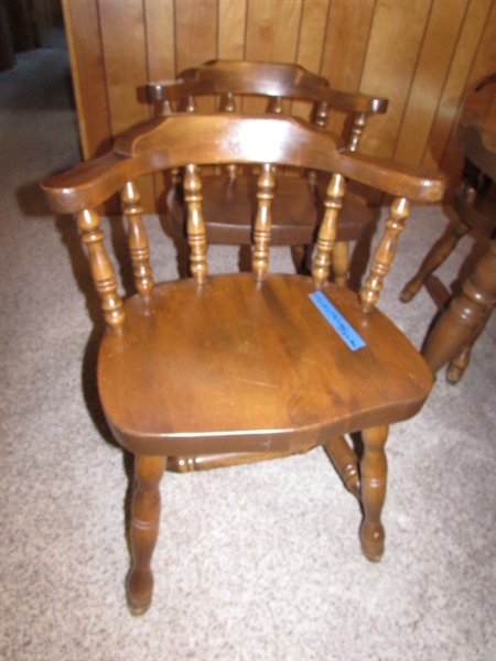 SOLID WOOD VINTAGE DINING TABLE W/6 CHAIRS