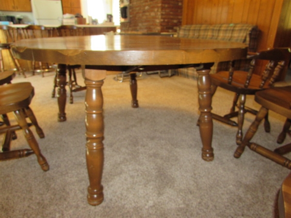 SOLID WOOD VINTAGE DINING TABLE W/6 CHAIRS