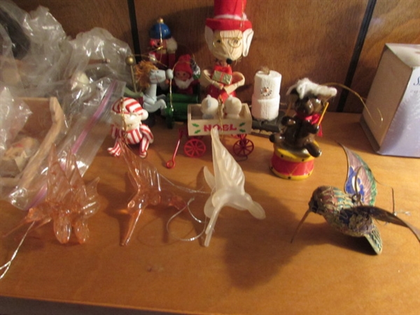 ASSORTED CHRISTMAS ORNAMENTS, BELLS AND DECOR