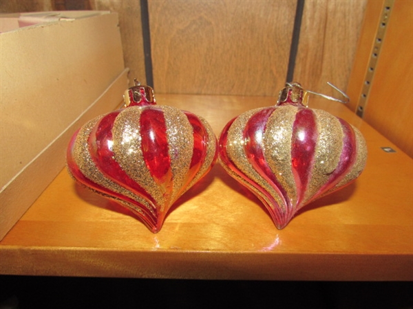 ASSORTED CHRISTMAS ORNAMENTS, BELLS AND DECOR