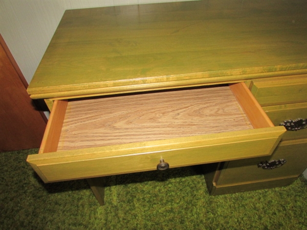 VINTAGE DESK - MATCHES TABLE IN LOT #324