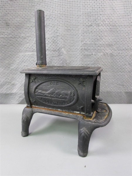 Old Mountain Miniature Cast Iron Stove and Accessories