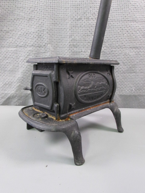 Lot Detail - Old Mountain Miniature Cast Iron Stove and Accessories