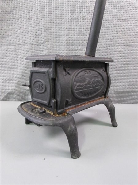 Old Mountain Miniature Cast Iron Stove and Accessories