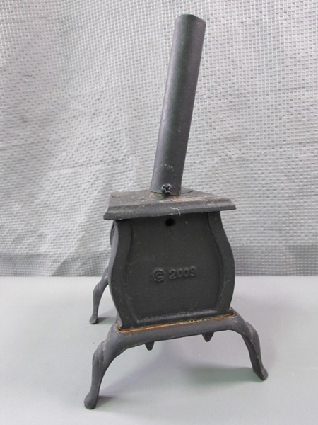 Old Mountain Miniature Cast Iron Stove and Accessories