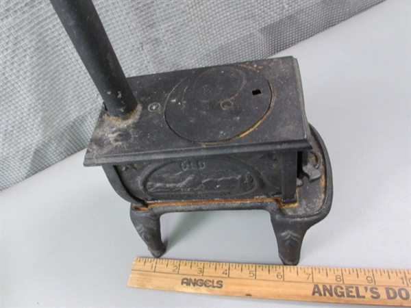 Old Mountain Miniature Cast Iron Stove and Accessories