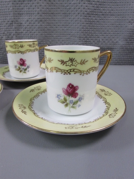 Saji Fine China Teacups and Saucers