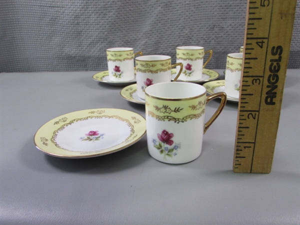 Saji Fine China Teacups and Saucers