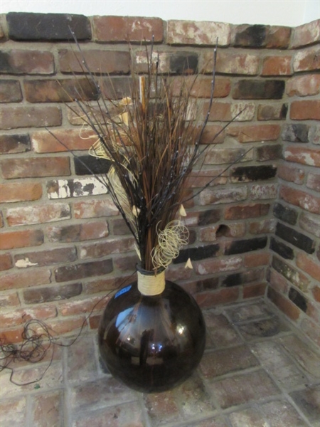 Large Glass Vase w/Lighted Decor