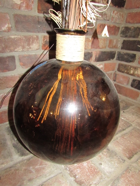 Large Glass Vase w/Lighted Decor