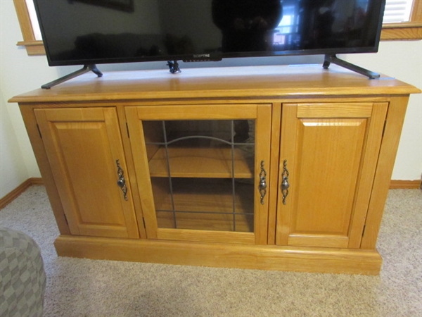 Wood TV Stand W/Pull Out Media Storage