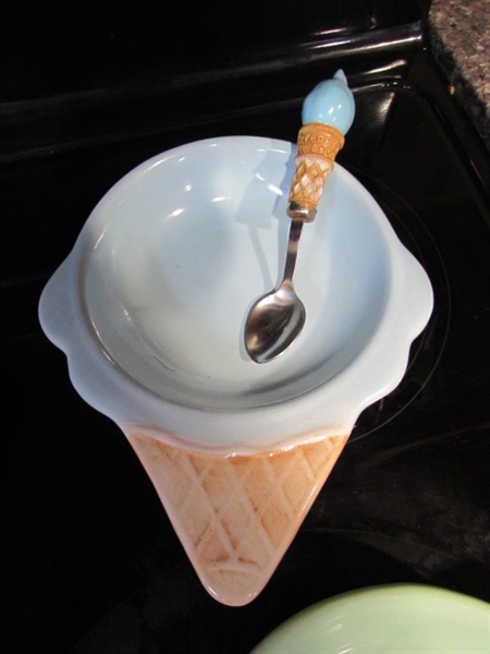 Set of 4 PAI Ice Cream Dishes w/ Matching Spoons