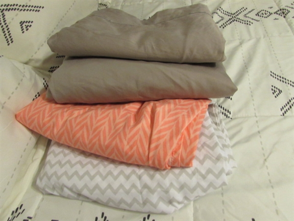 Queen Size: Sheets, Pillowcases, & Blankets