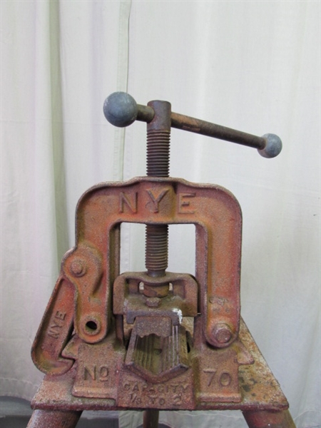 Vintage NYE Tripod Pipe Vise Clamp