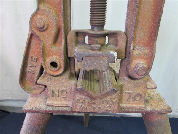 Vintage NYE Tripod Pipe Vise Clamp